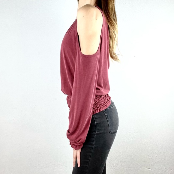 ABERCROMBIE & FITCH | ♥️Cold Shoulder Long-Sleeved Ruffled Blouse - Picture 5 of 14